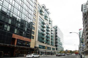 Whitehall - 263 Wellington St W Apartment