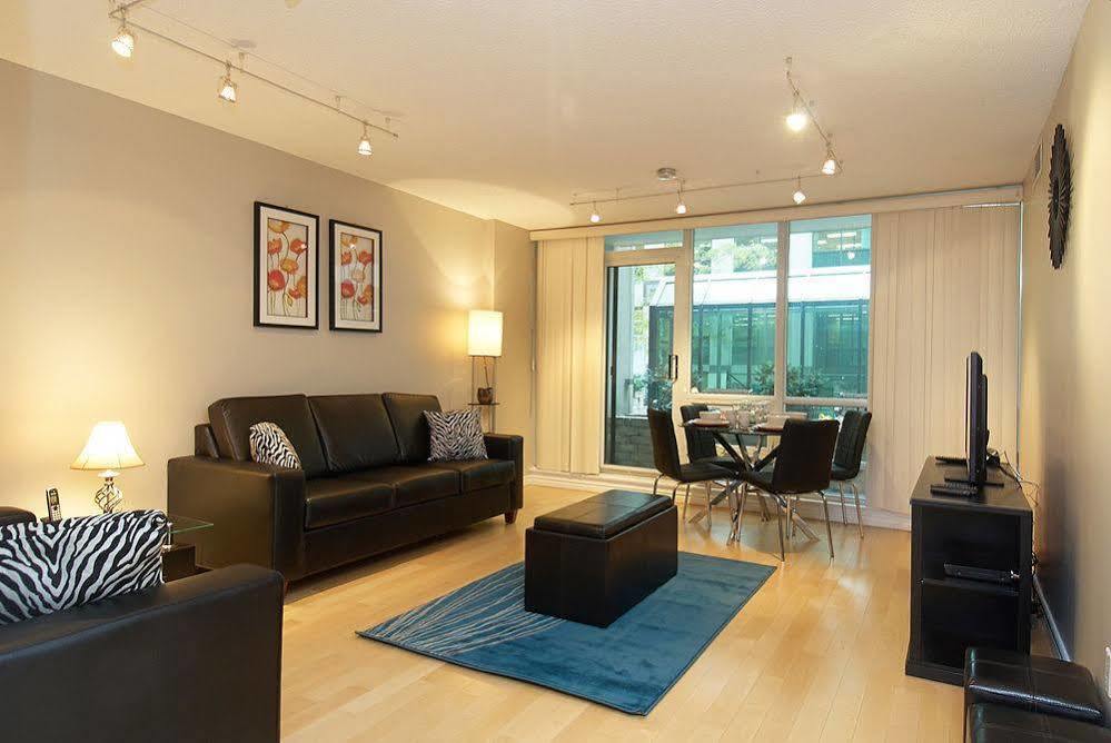 Whitehall - 263 Wellington St W Apartment Toronto